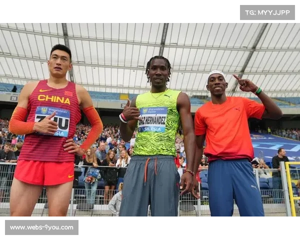 朱亚明在钻石联赛上海站三级跳远赛中以16.92米获得季军创造佳绩